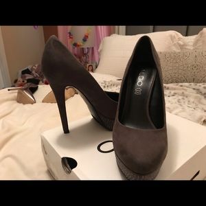 New Aldo grey heels